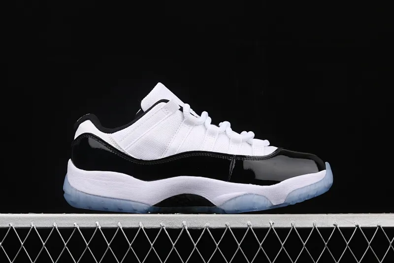All categories Air Jordan Jordan series basketball shoes Air Jordan 11 X version Air Jordan 11 Low "Concord" AJ11 Joe 11 white and black genuine carbon 528895-153